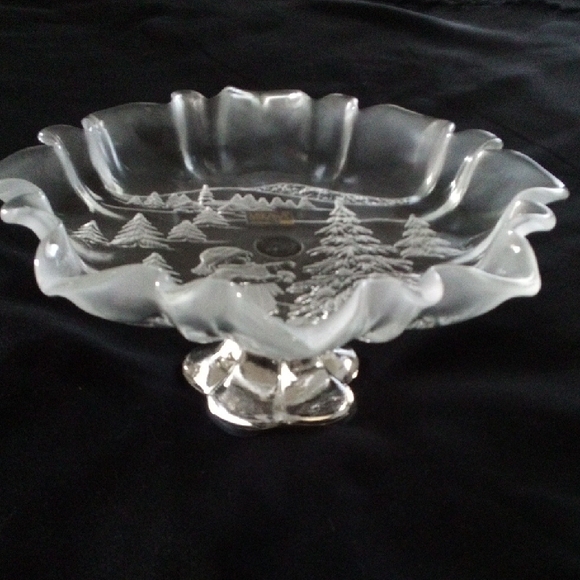 Vintage MIKASA (1980's) Frosted Crystal Bowl with Winter Scene ( Germany) - Picture 3 of 5